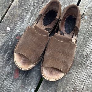 Born Brown Sandals Minimalist Design